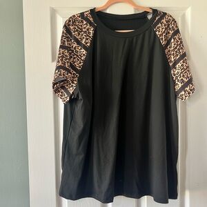 Women’s short sleeve top